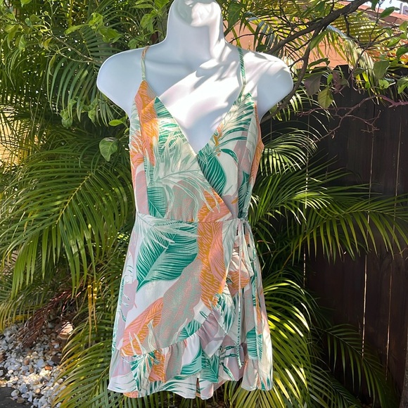 BLUE BLUSH Tropical Print Romper size small - Picture 1 of 8